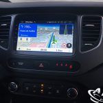Instalación pantalla 9" con cámara de visión trasera en Kia Carens