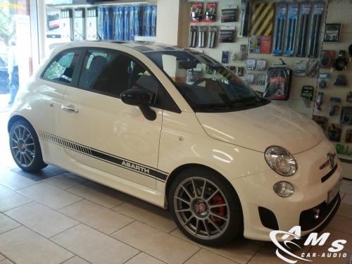 Insonorización puertas Abarth con planchas insonorizantes Dynamat