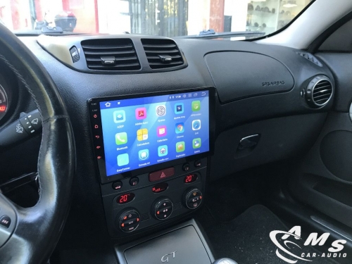 Transformación realizada en Alfa GT del año 2007, sobre el hueco de 1 Din se adapta una pantalla de 9” táctil con sistema operativo Android, se le añade cámara de visión trasera, sistema Apple Carplay y Android Auto, lector de usb, navegación integrada y cámara de grabación delantera.