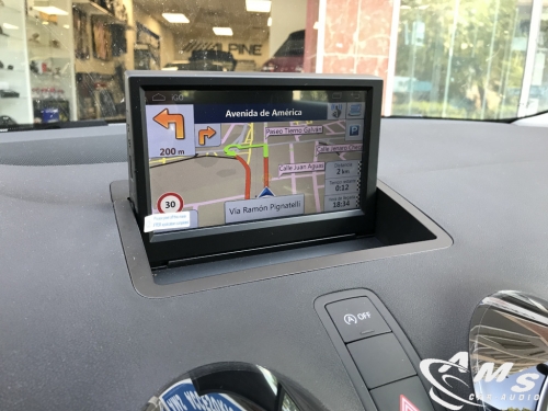 Instalación multimedia Audi A1 8"