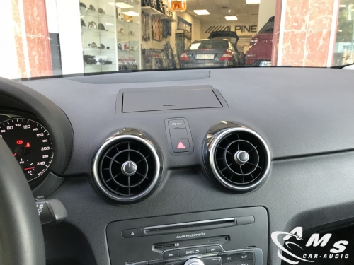 Instalación multimedia Audi A1 8"