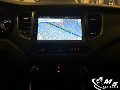 Instalación pantalla 9" con cámara de visión trasera en Kia Carens