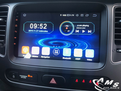 Instalación pantalla 9" con cámara de visión trasera en Kia Carens