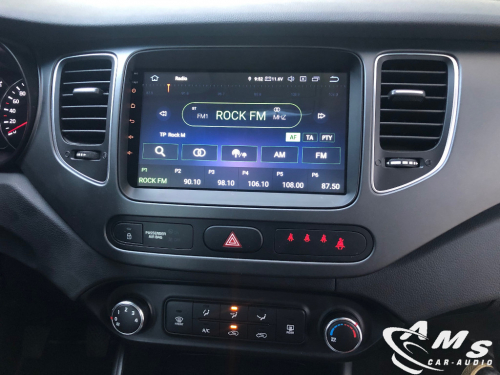 Instalación pantalla 9" con cámara de visión trasera en Kia Carens