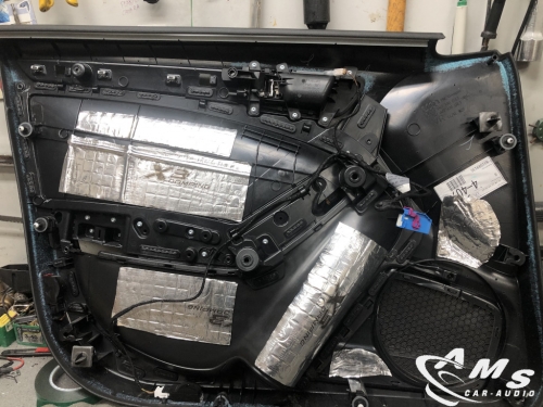 Insonorización e instalación sistema de 3 Vias Steg en Audi A4 Allroad