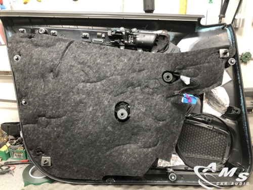 Insonorización e instalación sistema de 3 Vias Steg en Audi A4 Allroad
