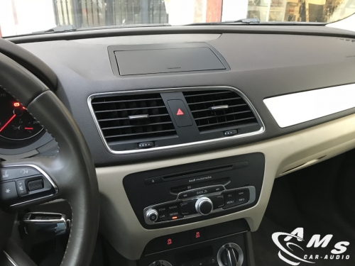Instalación equipo multimedia pantalla 8" en Audi Q3