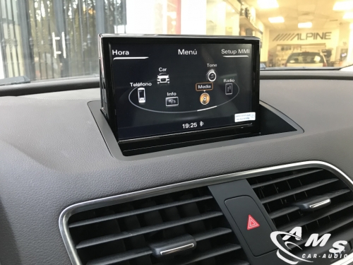 Instalación equipo multimedia pantalla 8" en Audi Q3