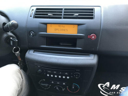 Instalación pantalla multimedia 9" con CarPlay en Citröen C4