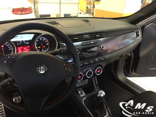 Instalación sistema multimedia Pioneer en Alfa Giulietta 2012
