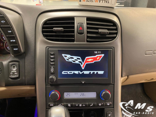 Chevrolet Corvette C6 2006 pantalla 7" mandos volante y cámara